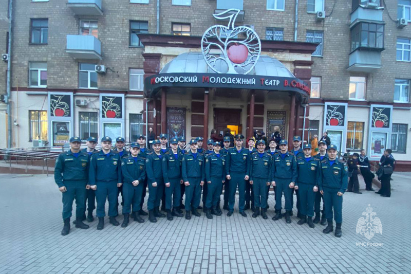 Военнослужащие по призыву посетили Московский Молодежный  театр Вячеслава Спесивцева