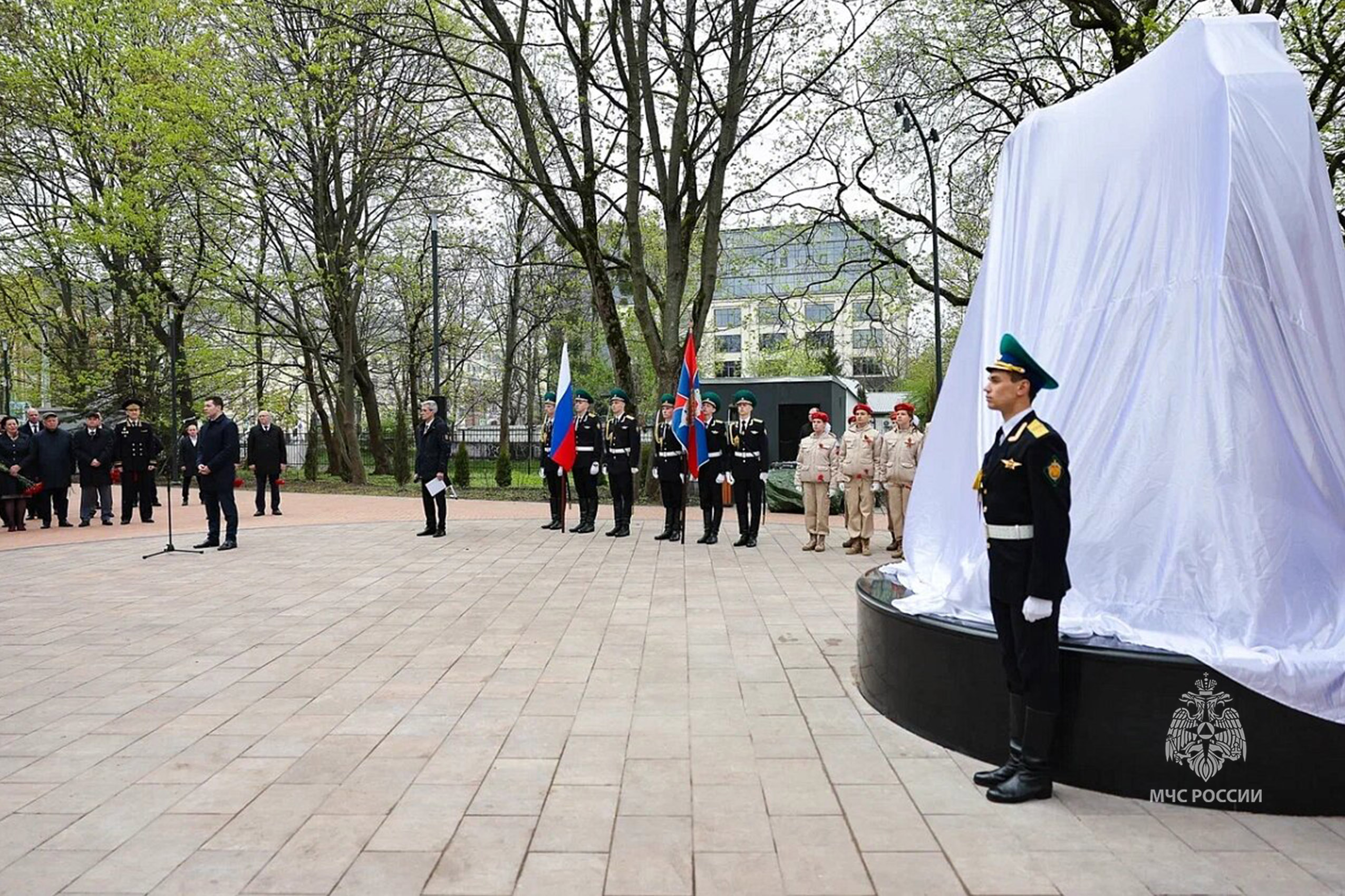 Торжественно открыли