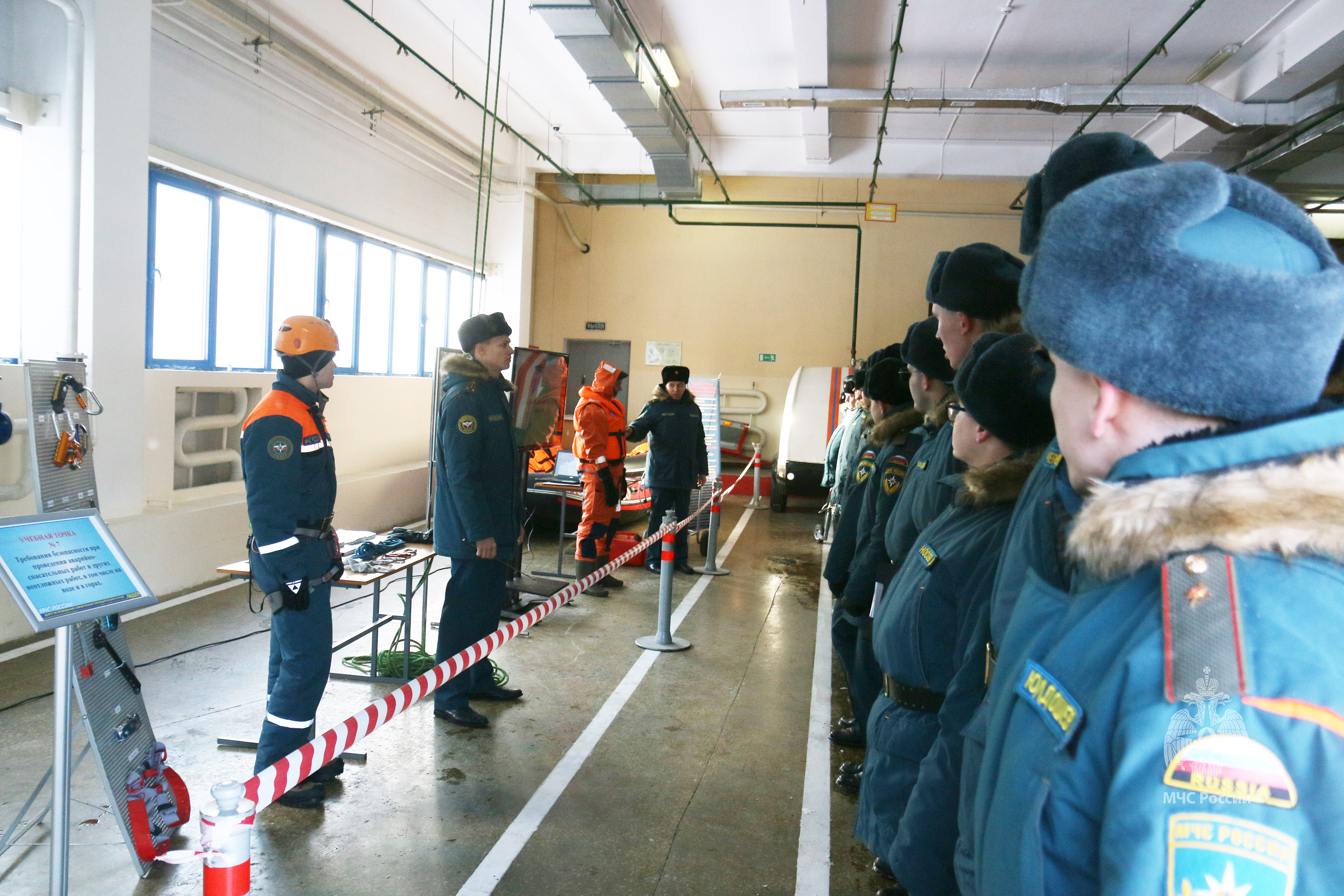 Комплексное занятие по доведению требований безопасности на зимний период  обучения 2024 года - Новости - ФГКУ «Центр по проведению спасательных  операций особого риска «Лидер»