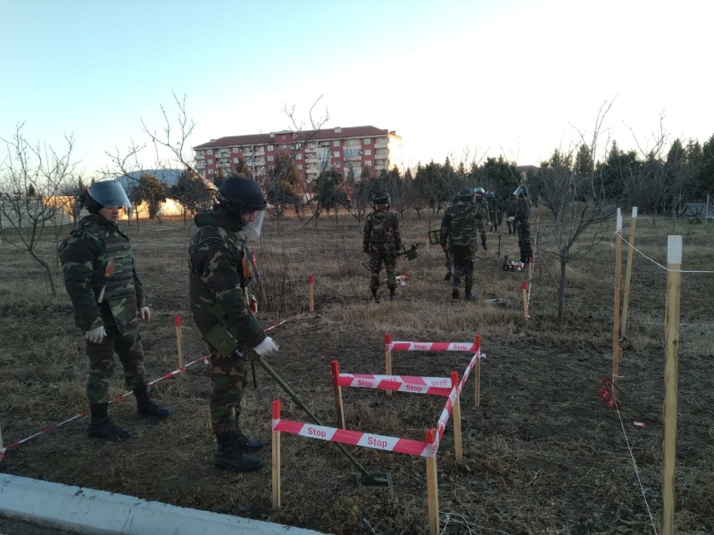 Пиротехники Центра "Лидер" проводят работы по гуманитарному разминированию местности в Республике Азербайджан 01.02.2021