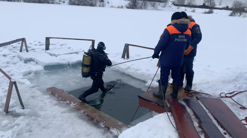 Продолжаются учебно-тренировочные сборы по водолазной подготовке в Можайском районе