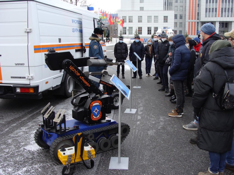 Личный состав Центра принял участие в выставочной экспозиции в честь дня открытых дверей на территории Академии гражданской защиты МЧС России