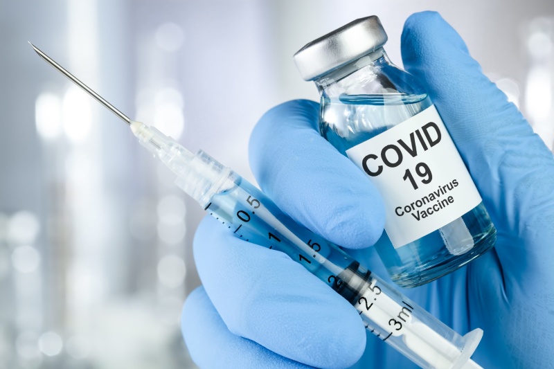 Защитите себя и своих близких — сделайте прививку от COVID-19!
