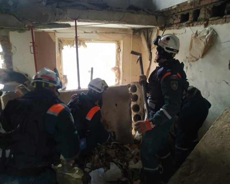 Спасатели Центра ликвидировали последствия взрыва газа в девятиэтажном доме в Химках