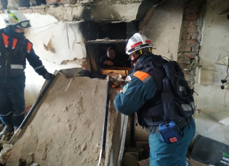 Спасатели Центра ликвидировали последствия взрыва газа в девятиэтажном доме в Химках