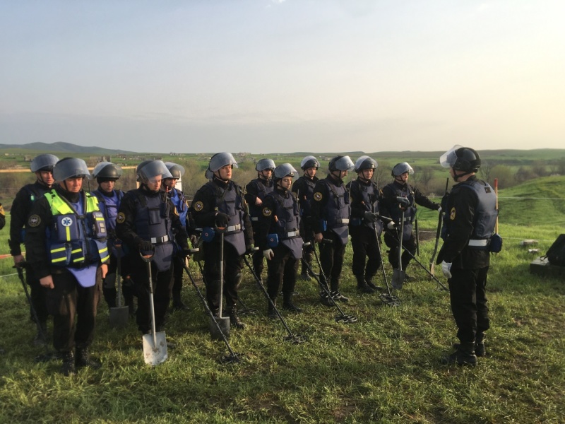 Пиротехники Центра "Лидер" проводят работы по гуманитарному разминированию местности в Республике Азербайджан 1.04.2021