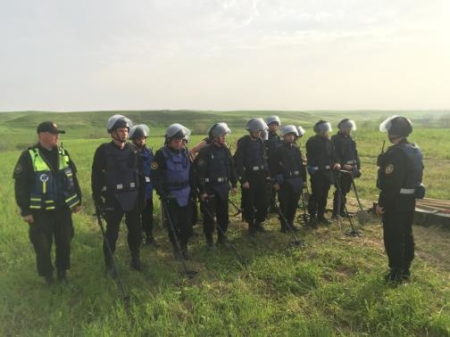 Пиротехники Центра "Лидер" проводят работы по гуманитарному разминированию местности в Республике Азербайджан 13.04.2021 Пиротехники Центра "Лидер" проводят работы по гуманитарному разминированию местности в Республике Азербайджан 13.04.2021