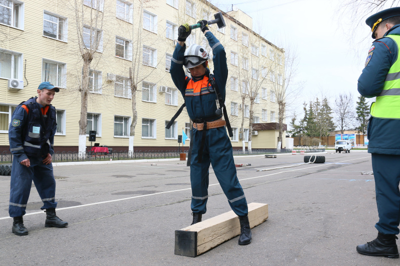 В Центре прошли соревнования по функциональному пожарно-спасательному многоборью
