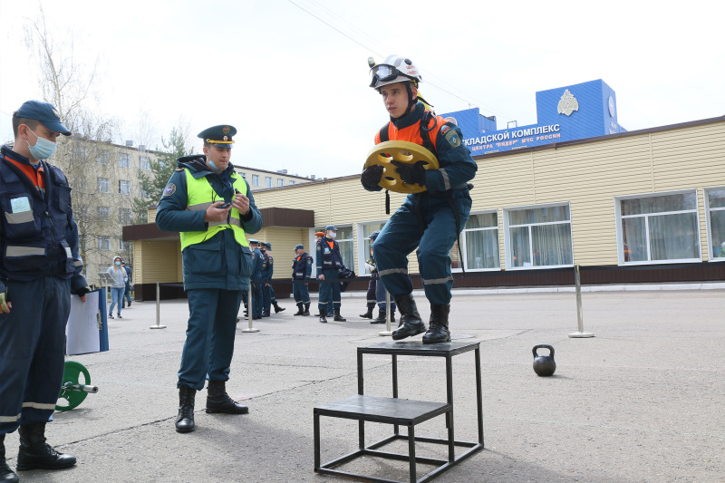 В Центре прошли соревнования по функциональному пожарно-спасательному многоборью