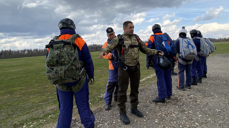 На аэродроме Ватулино проходят сборы по воздушно-десантной подготовке