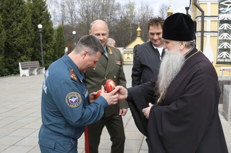 Начальник Центра поздравил Отца Сергия со Светлой Пасхой!