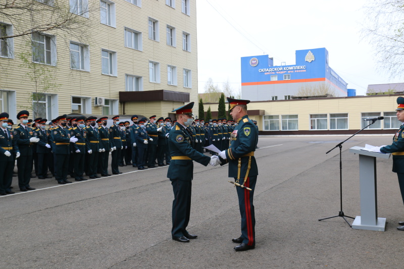 Торжественное построение в честь Дня Победы