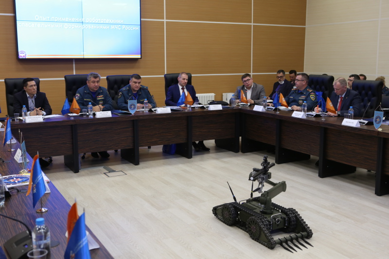 Центр "Лидер" принял участие в круглом столе по развитию робототехники