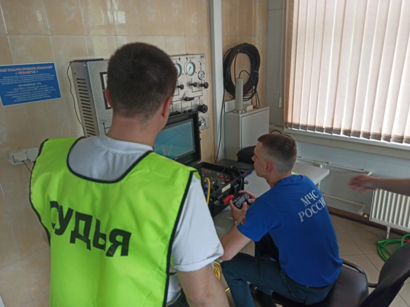 Первые открытые соревнованиях операторов телеуправляемых необитаемых подводных аппаратов МЧС России