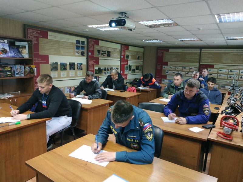 Обучение по дополнительной специализации "Руководитель спусков-выпускающий "СУ-Р" с вышек-тренажёров и вертолетов"