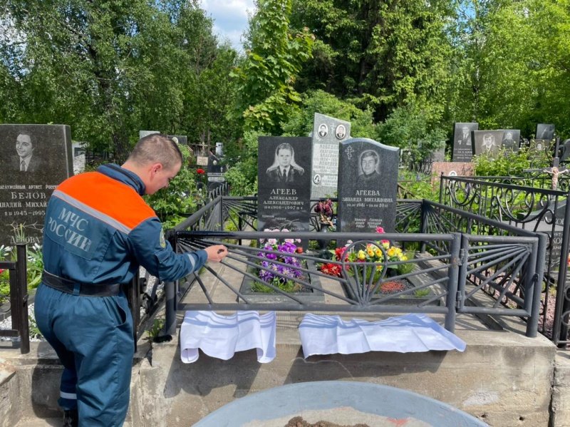 Спасатели-десантники Центра почтили память своих погибших сослуживцев
