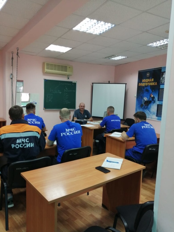 Продолжается обучение по программе "Спасатель 1 класса"