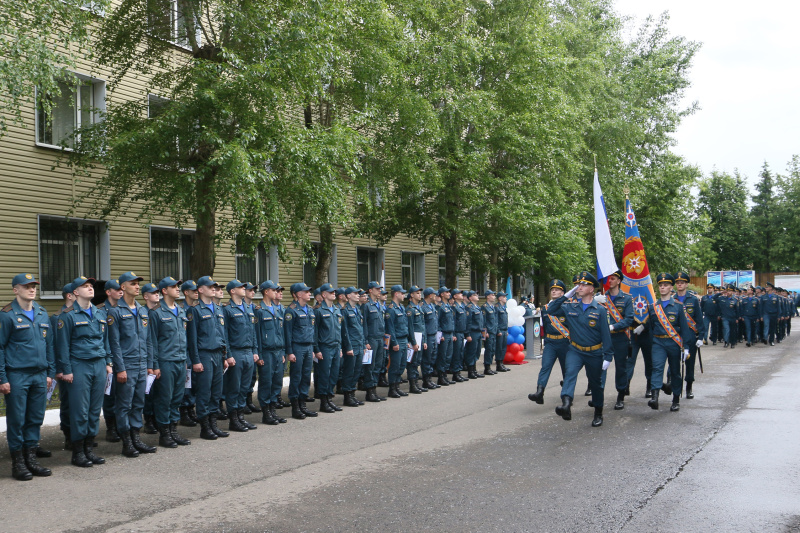Торжественное построение личного состава Центра