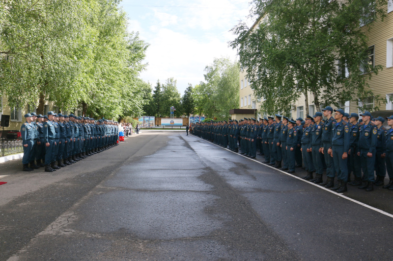 Торжественное построение личного состава Центра