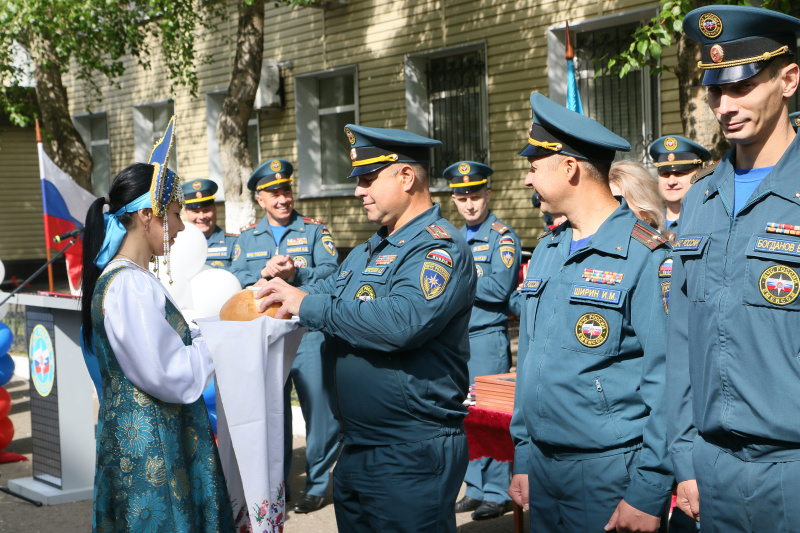 Торжественное построение личного состава Центра