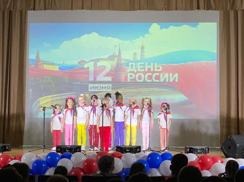 Военнослужащие Центра посетили торжественный концерт, посвящённый Дню России