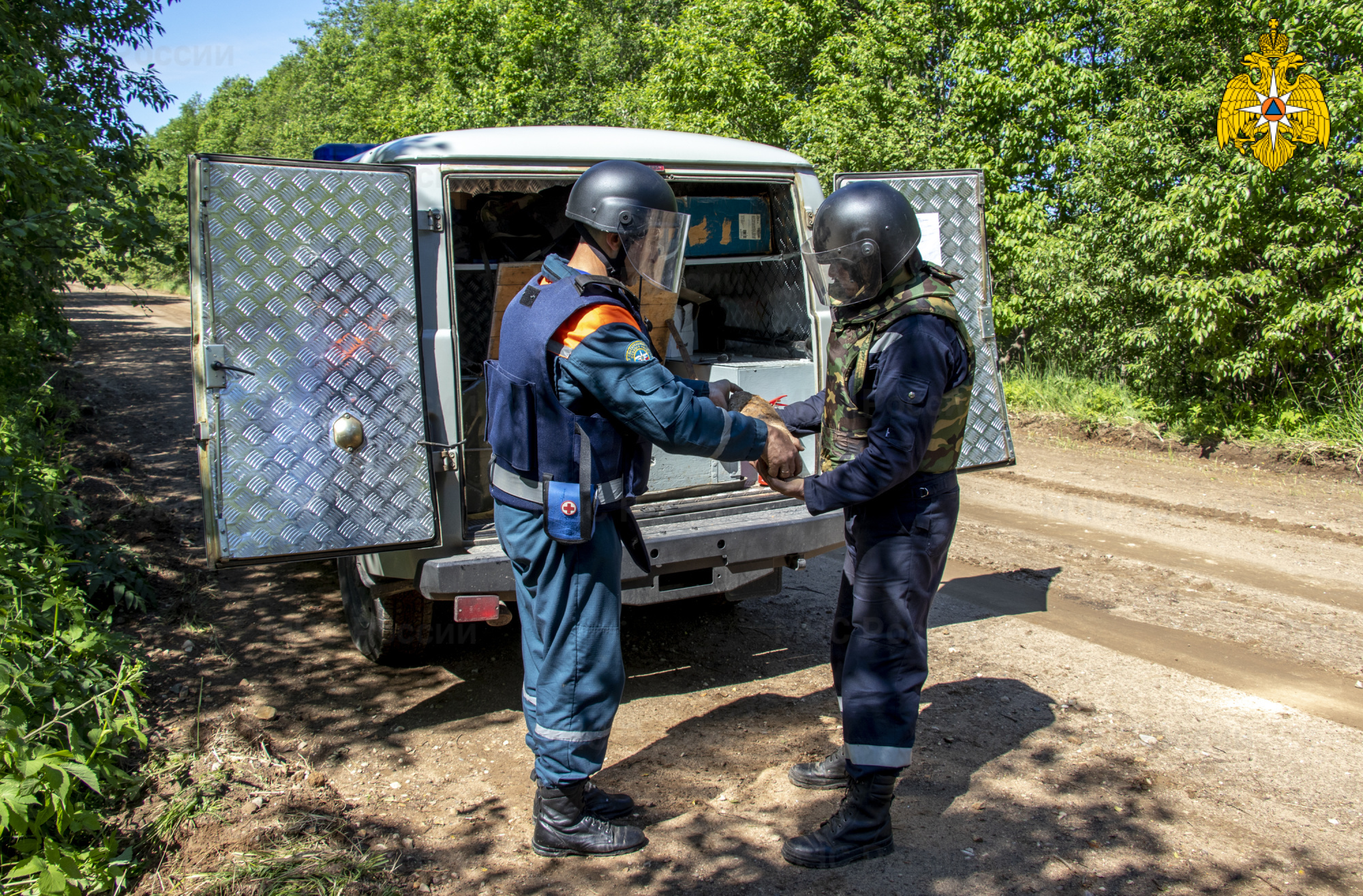 Пиротехники МЧС России приступили к уничтожению боеприпасов в Тверской  области. Видео - Все новости - ФГКУ «Центр по проведению спасательных  операций особого риска «Лидер»