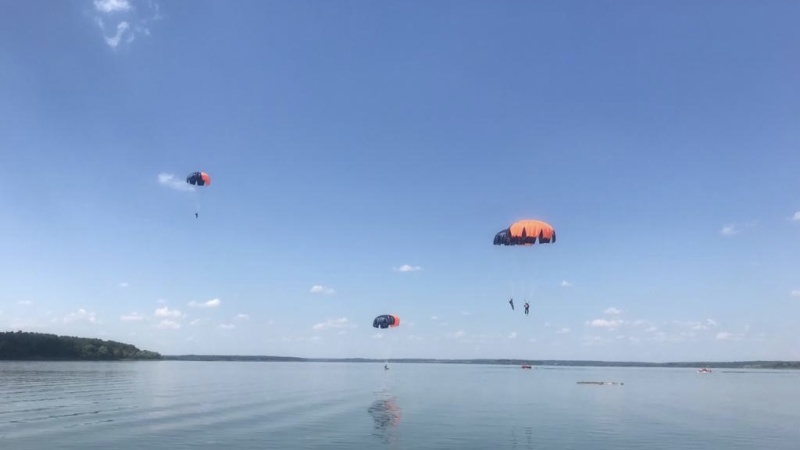 Выполнение учебно-тренировочных прыжков на воду
