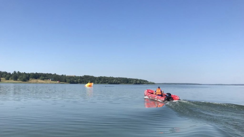 Выполнение учебно-тренировочных прыжков на воду