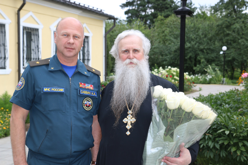Начальник Центра поздравил с Днем рождения настоятеля Троицкого храма протоиерея Сергия Гуданова Начальник Центра поздравил с Днем рождения настоятеля Троицкого храма протоиерея Сергия Гуданова