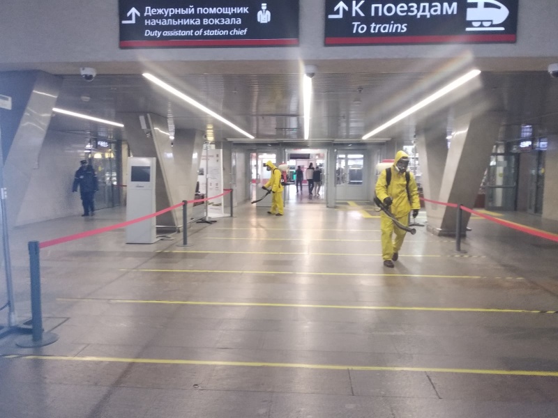 Специалисты РХБ защиты провели специальную обработку Ленинградского вокзала