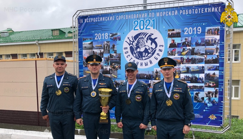Команда Центра завоевала первое место на соревнованиях по морской робототехнике «Восточный бриз-2021»