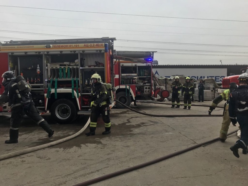 В Новой Москве горел склад со стройматериалами