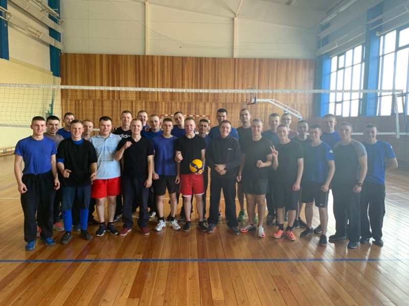 Военнослужащие по призыву 2 управления и Базы (обеспечения) состязались в умении играть в волейбол