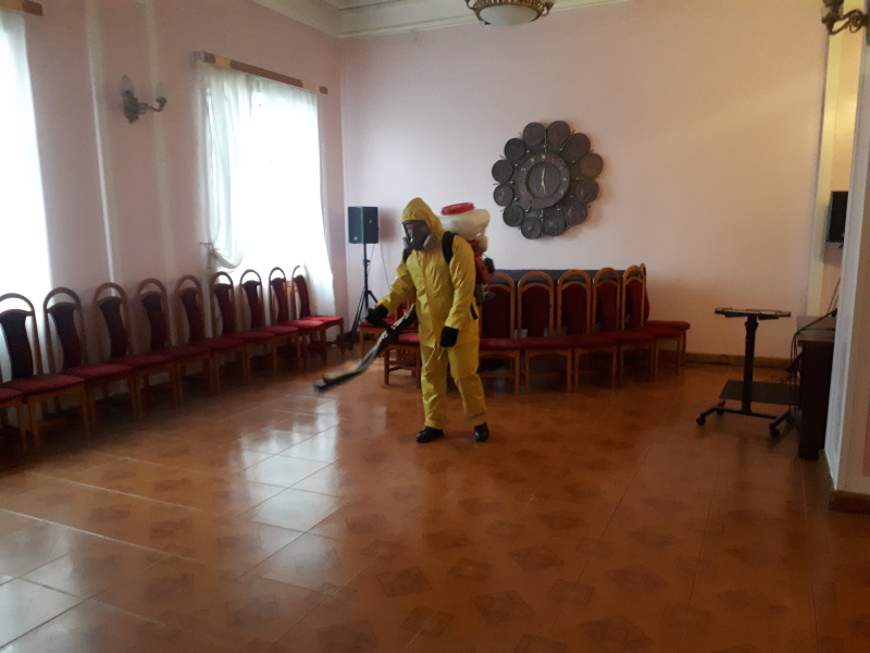 Проведение дезинфекции во Дворце культуры