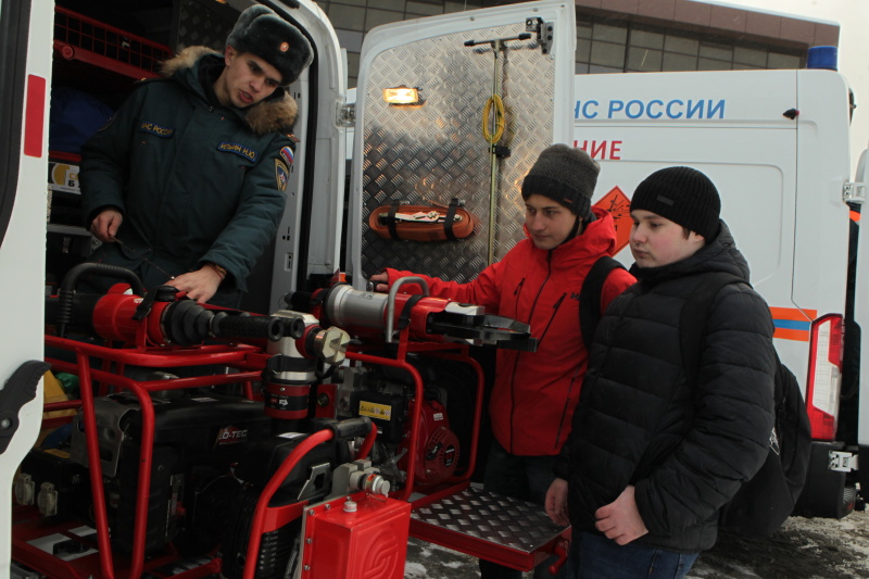 Личный состав Центра принял участие в выставочной экспозиции в честь дня открытых дверей МЧС России