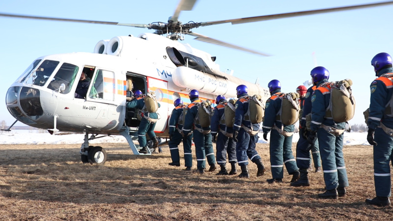 Совместные тренировки по освоению и применению авиационно-спасательных технологий успешно завершены Совместные тренировки по освоению и применению авиационно-спасательных технологий успешно завершены