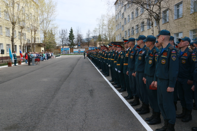 Торжественное построение  в  честь Дня Победы