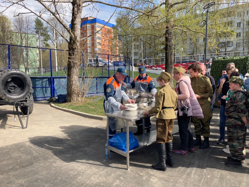 Сотрудники Центра развернули выставку спасательной техники для жителей поселения Воскресенское