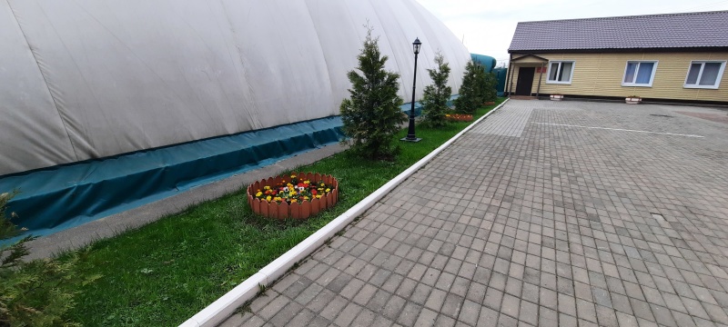 Территория  Центра «Лидер» становится   с каждым днем все красивее!