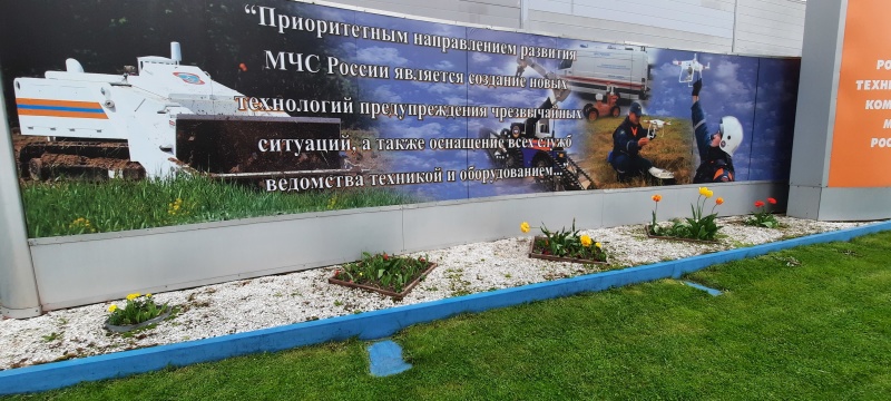 Территория  Центра «Лидер» становится   с каждым днем все красивее!
