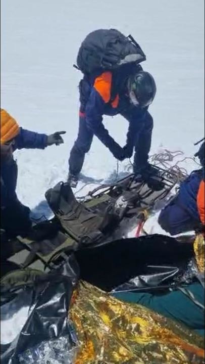 Специалисты  Центра  продолжают нести дежурство в Эльбрусском высокогорном поисково-спасательном отряде