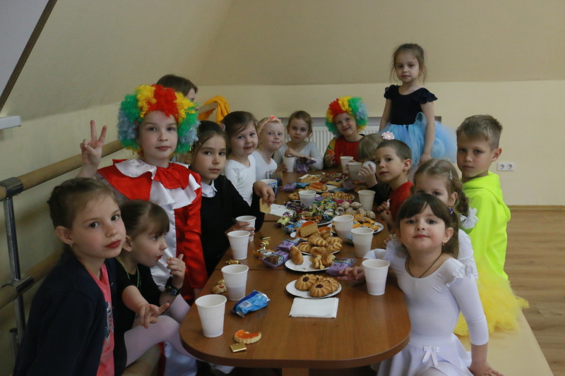 Отчетный концерт детских танцевальных коллективов "Веснушки" и "Улыбка"