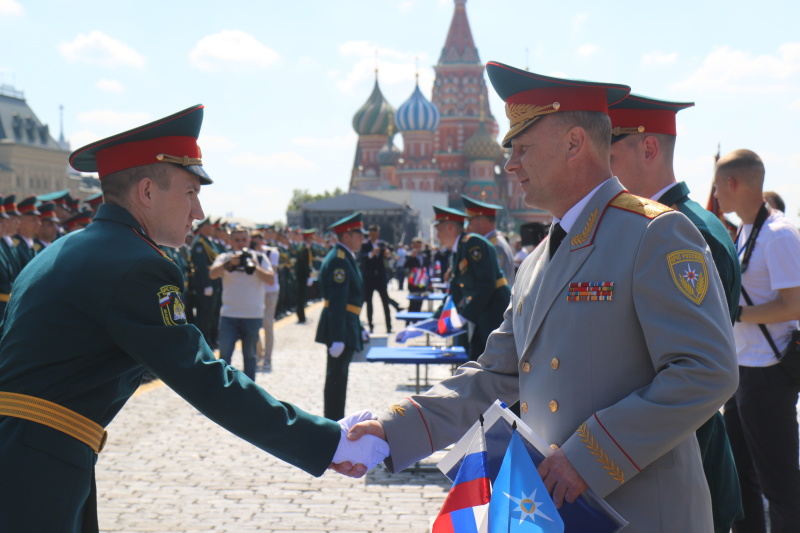 Начальник Центра принял участие в выпуске АГЗ МЧС России