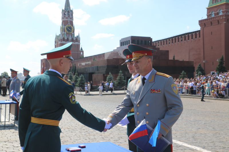 Начальник Центра принял участие в выпуске АГЗ МЧС России