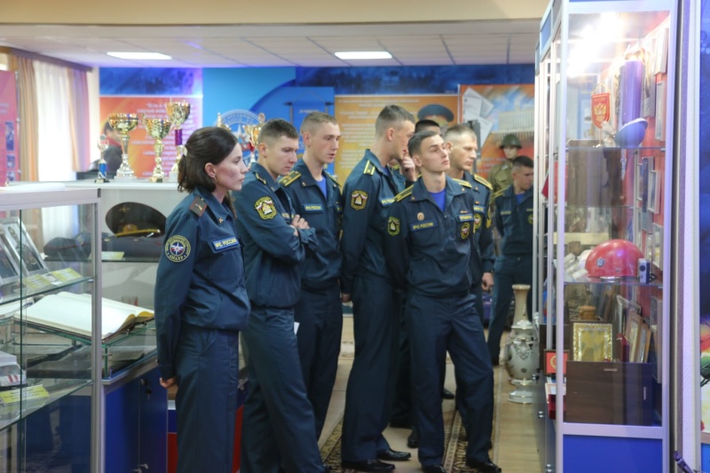 Курсанты третьего курса Академии гражданской защиты МЧС России побывали с экскурсией в музее Центра «Лидер»