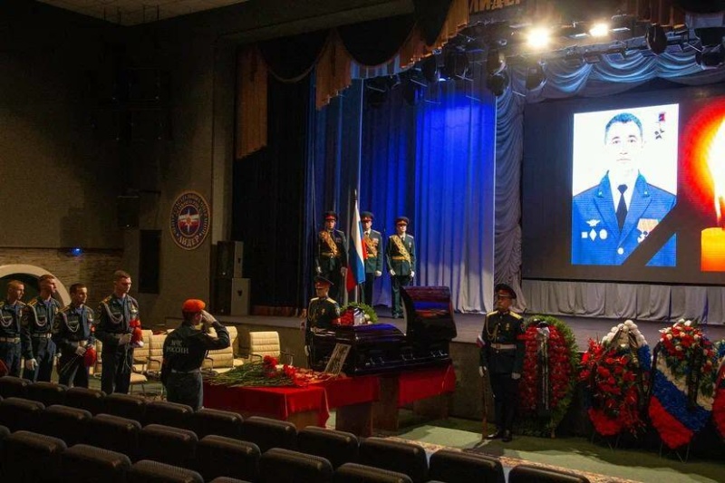 В МЧС России простились с Алексеем Катериничевым