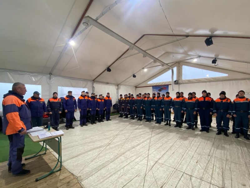 Спасатели-десантники проводят тренировки на аэродроме «Ватулино»