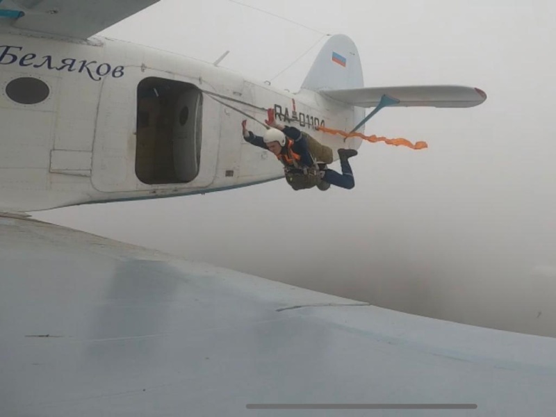 Спасатели-десантники проводят тренировки на аэродроме «Ватулино»