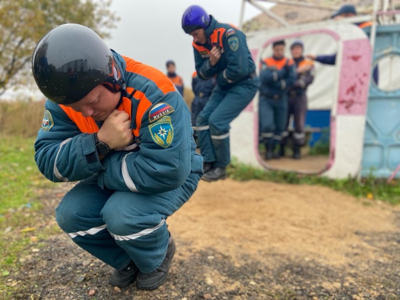 Спасатели-десантники проводят тренировки на аэродроме «Ватулино»