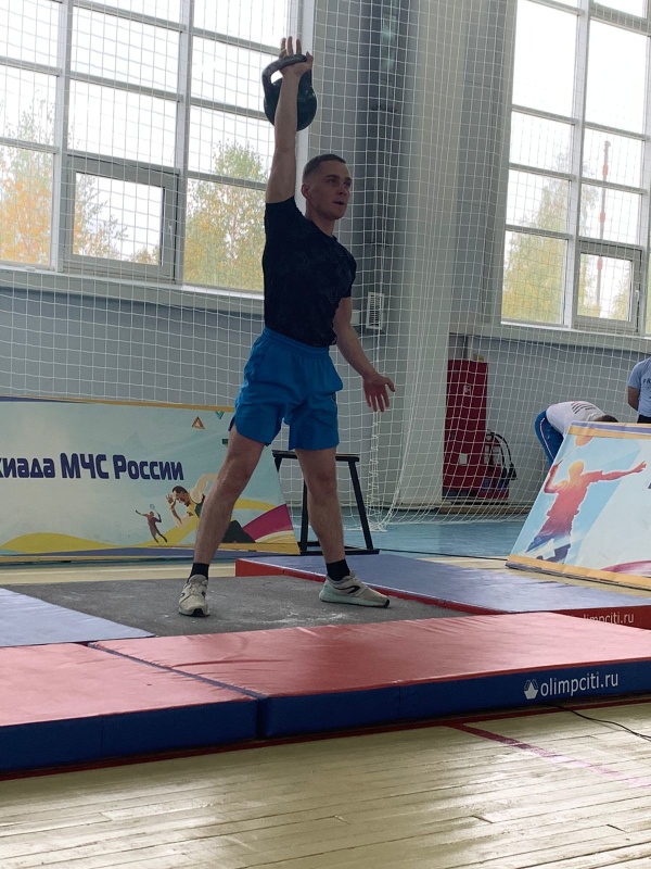 Сотрудники Центра приняли участие в соревнованиях по гиревому спорту в рамках спартакиады МЧС России.